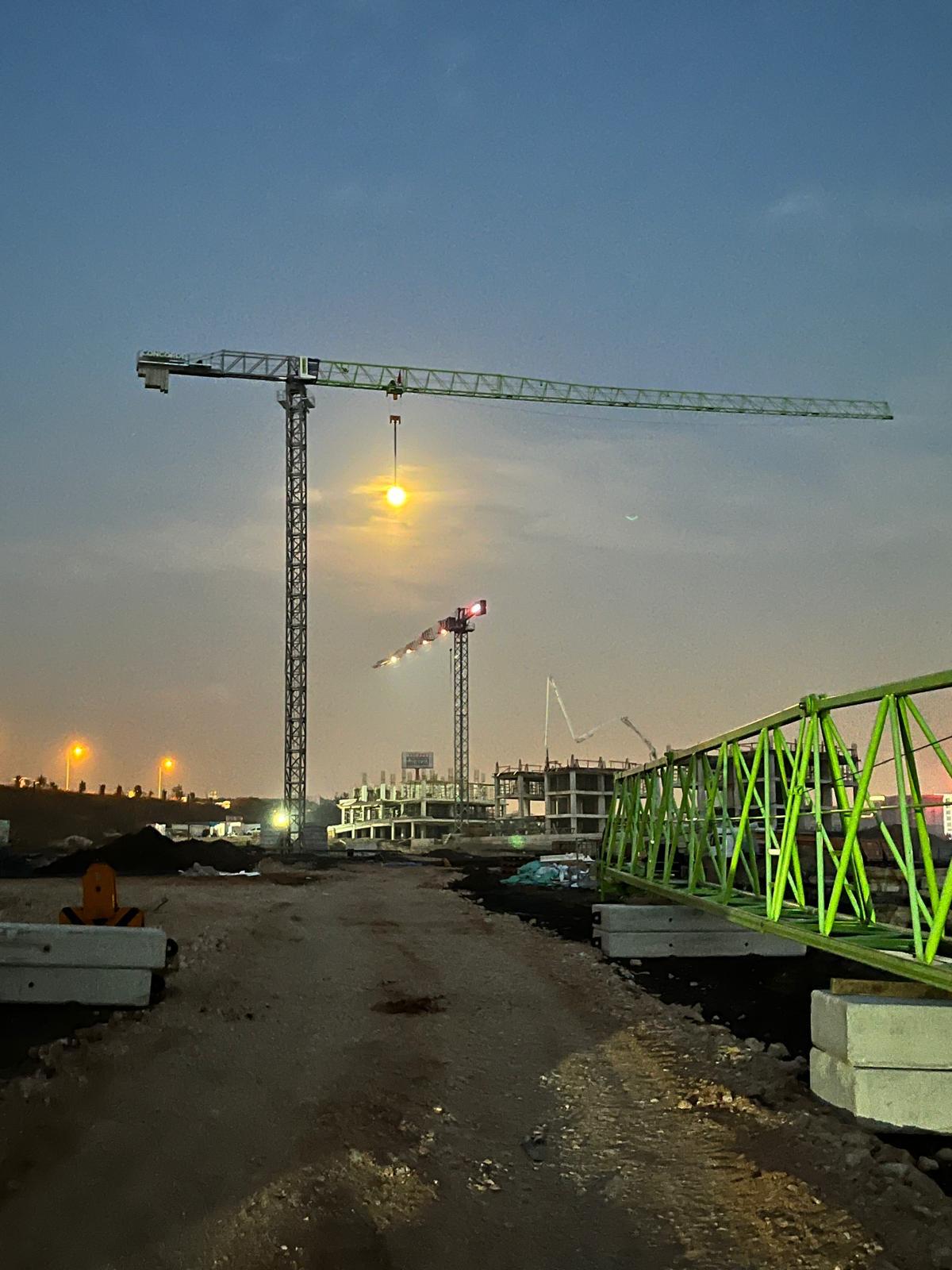 Zirve Vinç kule vinci şantiye sahasında